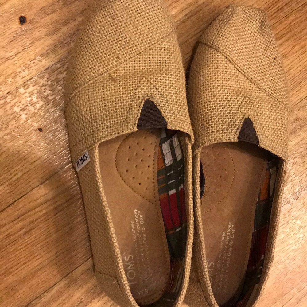 Toms
